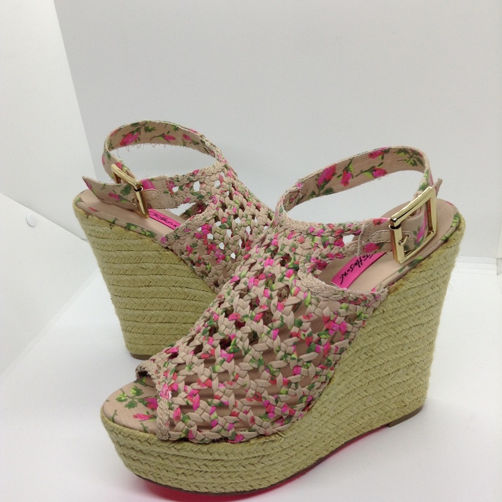 New Betsey Johnson wedges Beckee shoes heels size8